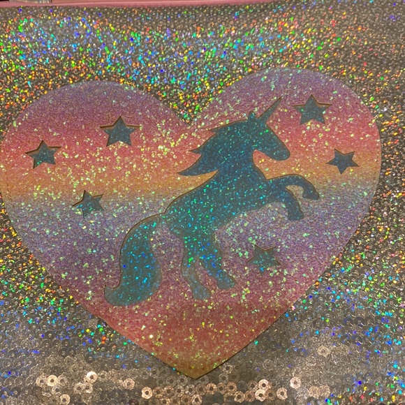 Unicorn overnight bag,NWT larger sized bag,perfect for travel,Kids overnight bag - Picture 4 of 12